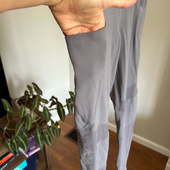 NWOT Athleta Salutation Meshblock leggings - Picture 6 of 10